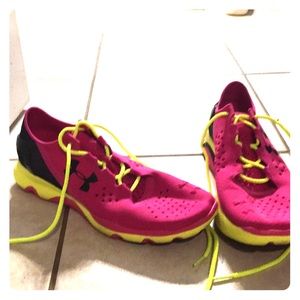 Women’s under armour tennis shoes NEW WITHOUT TAGS